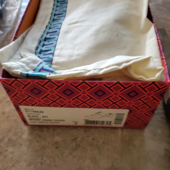 Tory Burch Moore Thong - Picture 2 of 7